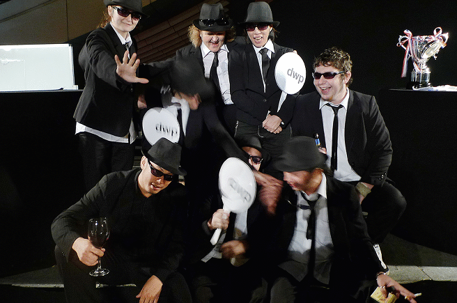 SCMP 26NOV09 NS PARTY P1040230